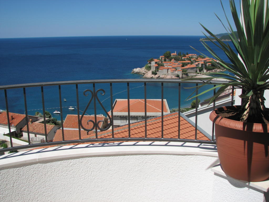 Apartments Leut Sveti Stefan Room photo